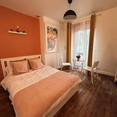 Indépendant Près De Montmartre Parigi