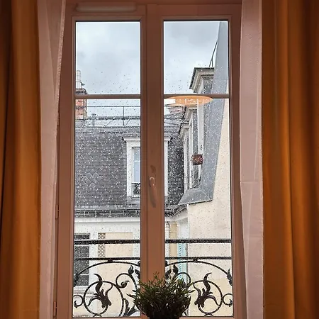 Indépendant Près De Montmartre