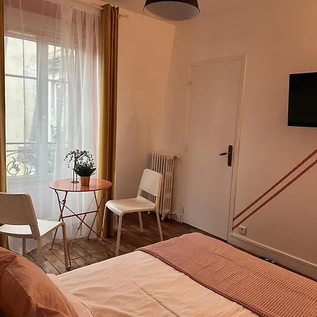 Indépendant Près De Montmartre Parigi